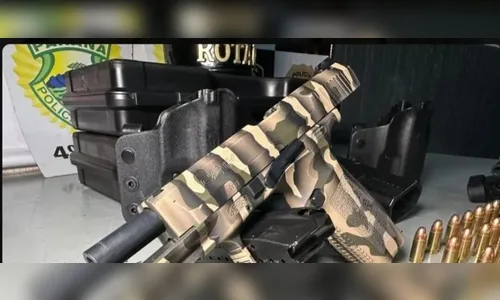 Pistolas com mira a laser são apreendidas e dois são presos no PR
