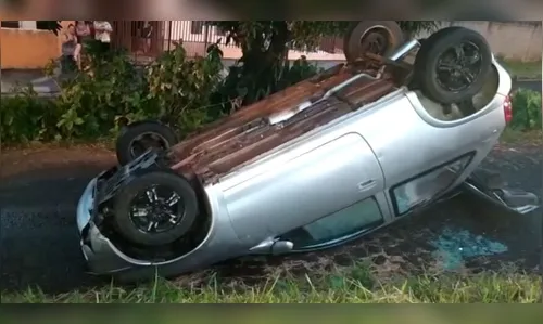 Capotamento na Avenida Brasil mobiliza Corpo de Bombeiros