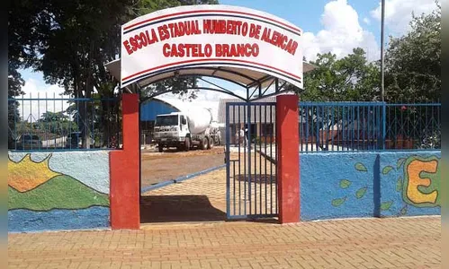 Aluna de 13 anos é agredida com garrafada em colégio de Borrazópolis