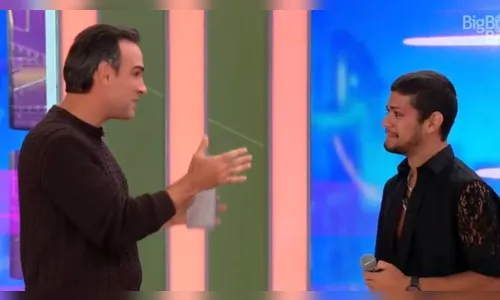 ''Tão evoluído'', diz Tadeu Schmidt durante eliminação de Gabriel
