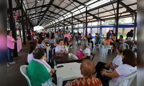 Artesãs protagonizam autogestão em feira semanal da economia solidária