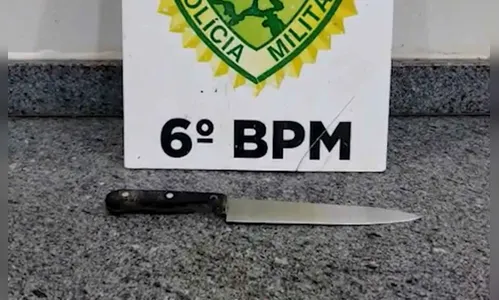 Homem agride esposa e bebê, faz ameaça com faca e acaba preso