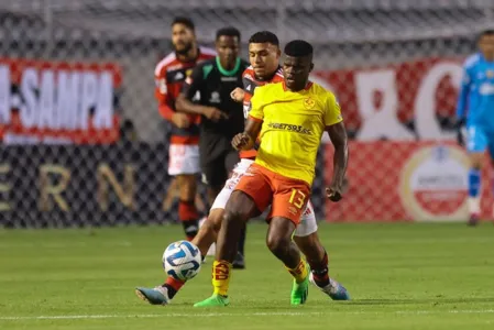 Flamengo e Aucas jogaram nesta quarta-feira