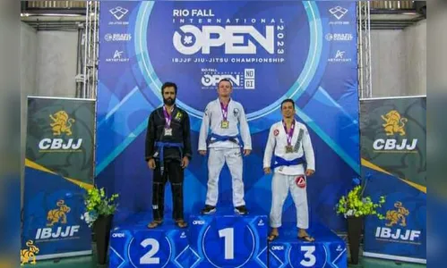 Lutador de Apucarana é campeão de jiu-jitsu no Rio de Janeiro