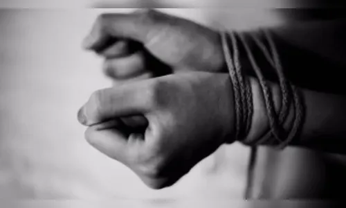 Bandidos invadem casa, amarram morador e roubam carro, em Apucarana