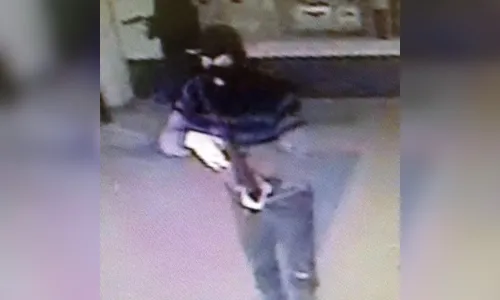 Assaltantes invadem agência em Antonina e fazem funcionários reféns