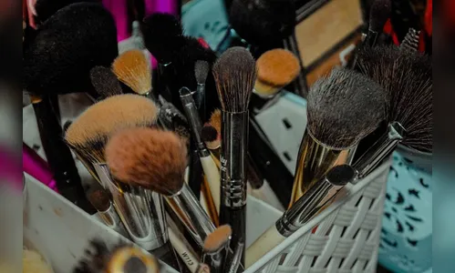 Pincéis de maquiagem podem ser mais sujos do que privada, diz estudo