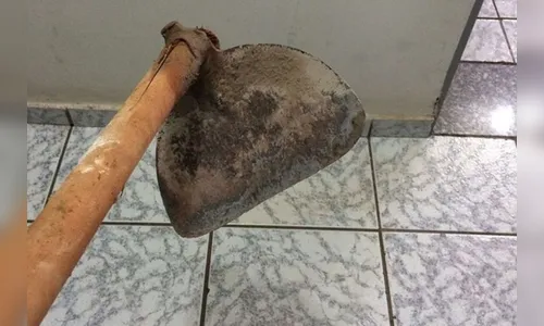 Homem é preso após agredir esposa com enxada, em Ivaiporã