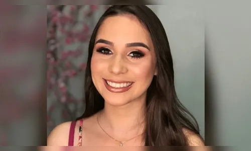 Universitária de 20 anos morre ao atingir carreta em rodovia