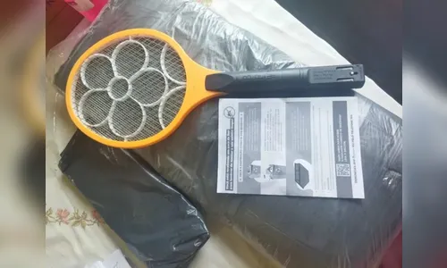 Foz do Iguaçu distribui raquetes 'mata mosquito' para combate à dengue