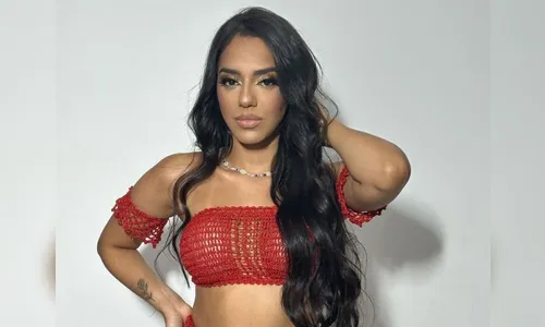 Vizinhos espiam quarto de influenciadora com binóculo: 