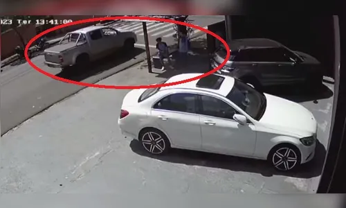 Câmera flagra bomba sendo jogada em estudantes no PR; veja