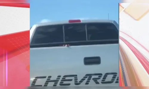 Motorista vê 'dedos' em carroceria e salva homem de sequestro