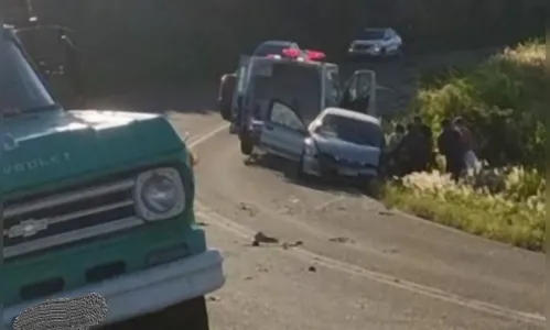 Motorista fica ferido após colisão entre carro e caminhão na PR-170