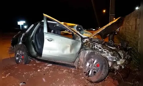 Homem morre após ser ejetado de veículo em capotamento na BR-277