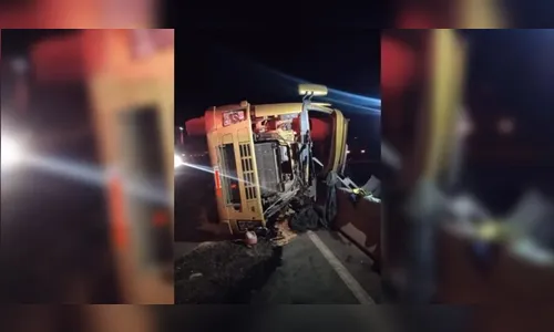 Homem morre após carreta carregada com soja atingir mureta na BR-376