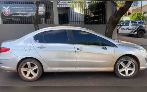 O carro havia sido furtado pela manhã na Av. Curitiba