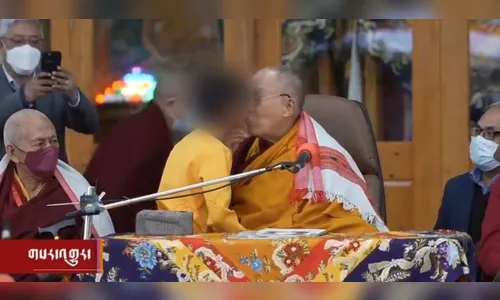 Dalai Lama se pronuncia após vídeo dele beijando criança viralizar