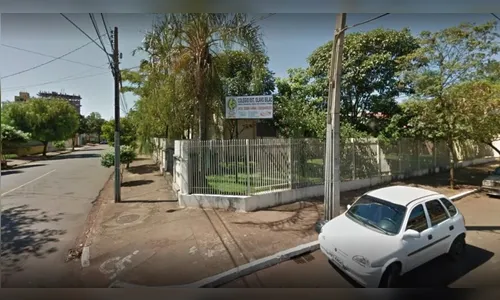 Professor de escola pública é preso por injúria racial contra alunas