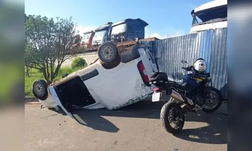 Adolescente tenta fugir da PRF com carro roubado e capota na BR-116