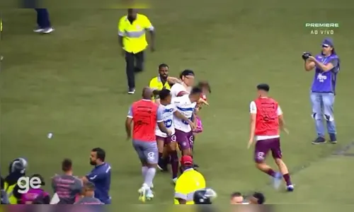 Torcedor que invadiu gramado com filha no colo depõe na polícia