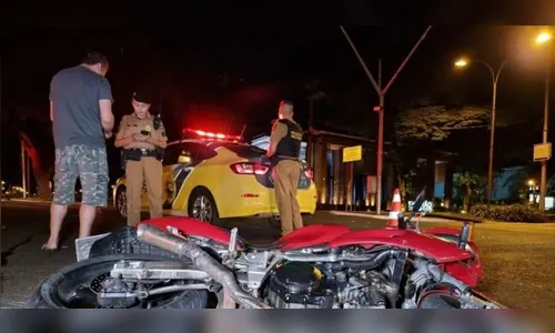 Universitário é arremessado de motocicleta após acidente no PR