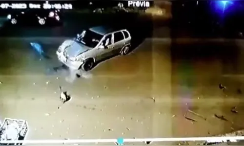 Chocante: motociclista 'voa' após colisão contra carro no Paraná