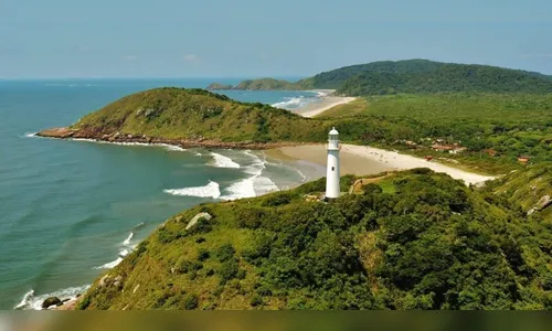 Jovem é levado pelo mar na Ilha do Mel; bombeiros fazem buscas