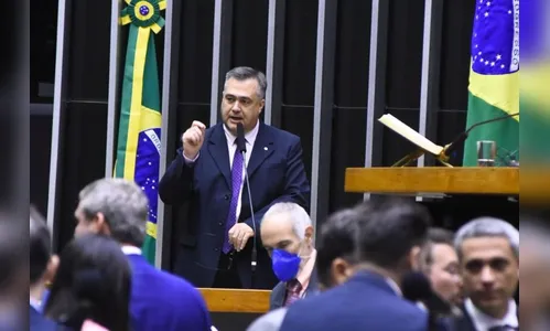 Beto Preto retoma debate sobre cobrança de bagagem despachada em voos
