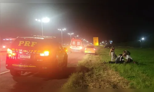 Pneu de moto estoura e dois ficam feridos na BR-369, em Apucarana