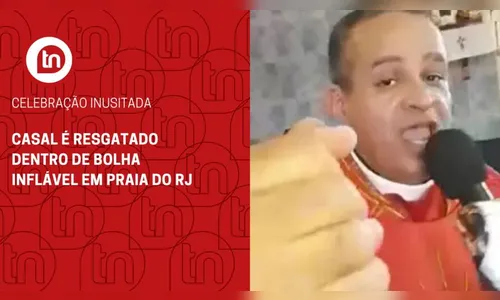 Padre viraliza após cantar samba do Grupo Revelação durante missa