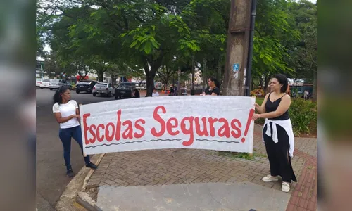 Manifestação de pais em Arapongas pede mais segurança nas escolas