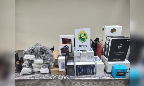 PRE apreende grande quantidade de mercadorias na PR-444, em Arapongas