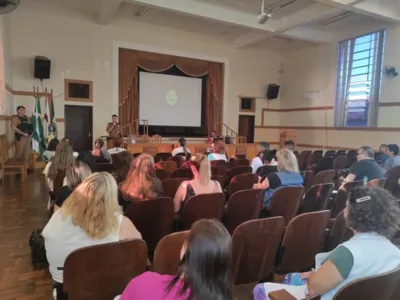 Professores de colégios de Apucarana durante treinamento