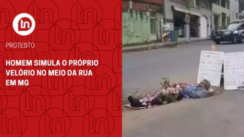 Protesto: homem simula o próprio velório no meio da rua em MG