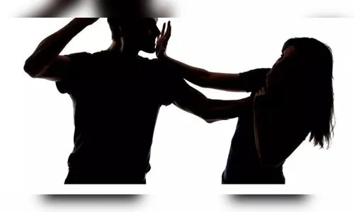 Homem agride ex-mulher e tenta incendiar moto, em Apucarana