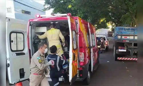 Ciclista fica ferido no pescoço após bater contra caminhão em Maringá