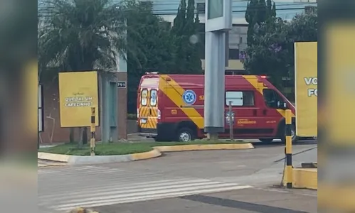 Mulher é atropelada por carro na Avenida Curitiba; Siate é acionado