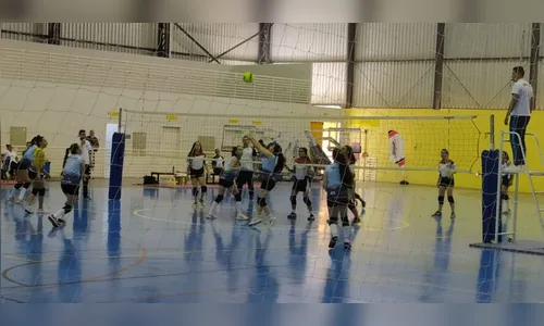 Voleibol feminino “A” define equipe campeã na fase municipal dos JEP's