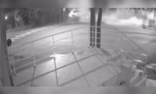 Durante tentativa de fuga, carro se envolve em grave acidente; assista