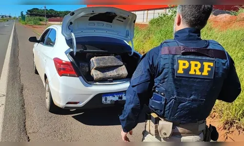PRF prende jovem com quase 400 kg de maconha em Jandaia do Sul