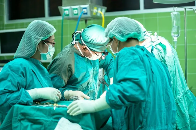 A cirurgia foi acompanhada por uma cirurgiã ginecologista