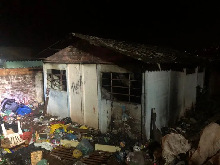 Corpo de Bombeiros foi chamado na noite de domingo