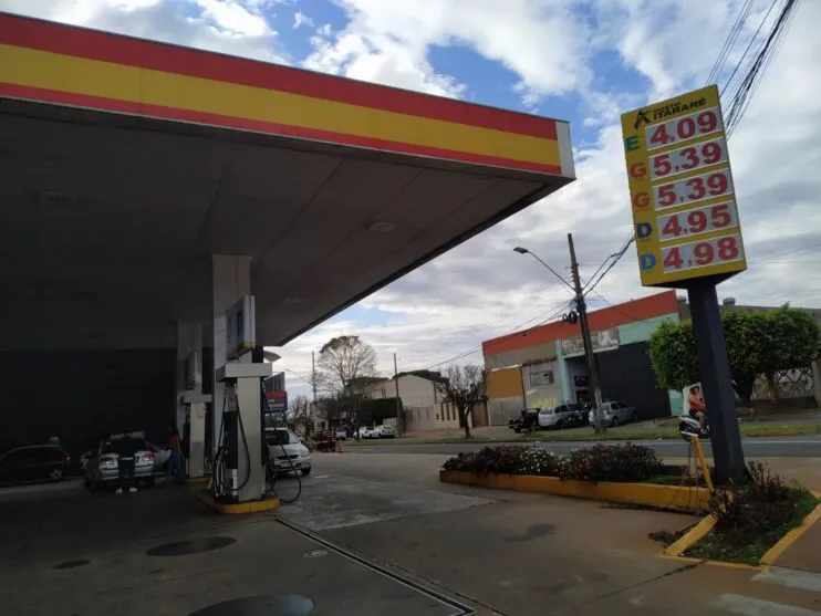Gasolina e diesel já estão mais baratos em alguns postos de Apucarana