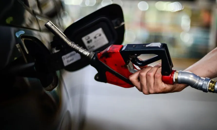 Preços da gasolina e do óleo diesel devem ficar mais baixos para o consumidor