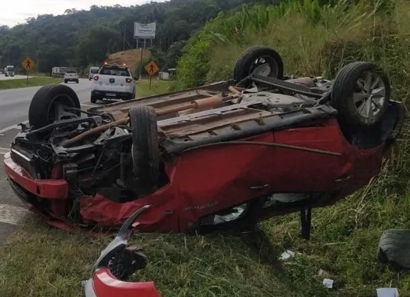 Acidente aconteceu na BR-277, neste sábado