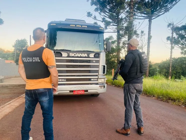 Carreta foi recuperada pela Polícia Civil