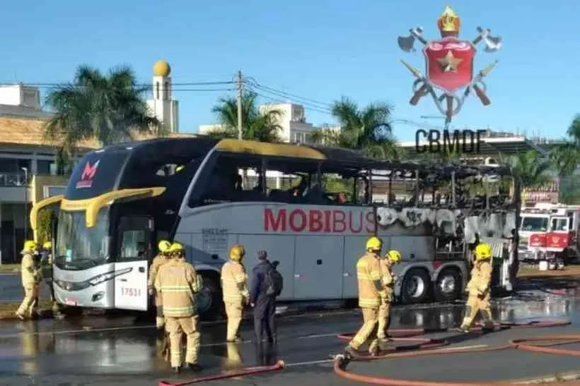 Houve queima parcial de 60% do ônibus