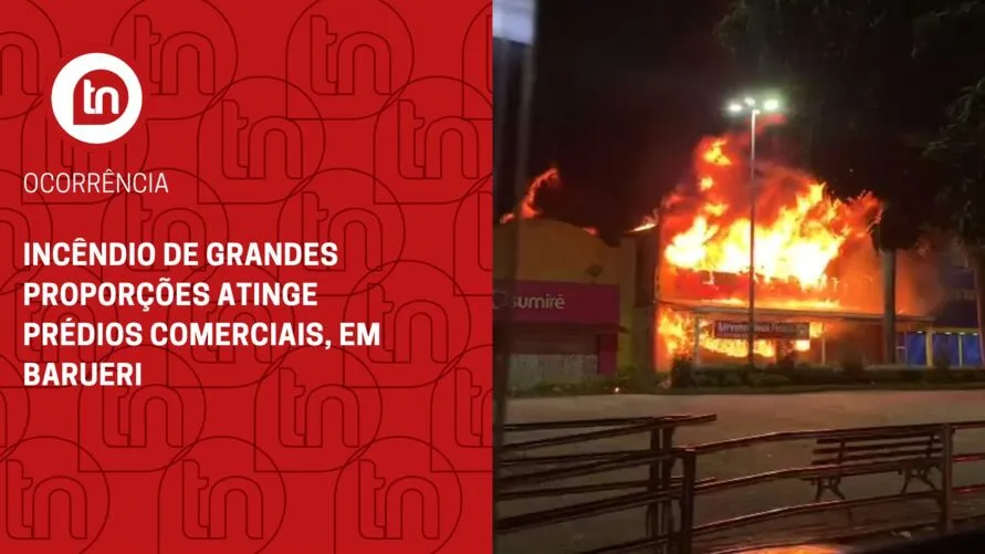 Incêndio de grandes proporções atinge prédios comerciais, em Barueri