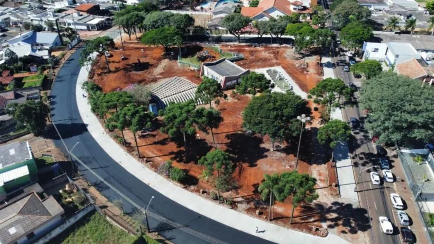 Pavimentação asfáltica no entorno da “praça do 28”